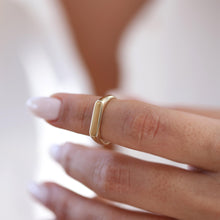 Load image into Gallery viewer, Gold Signet Ring, 14k Gold, Seal Ring, Stacking Jewelry, Unisex Jewelry, Pinky Ring, Retro Ring, Birthday, Rose Gold, Graduation
