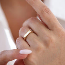 Load image into Gallery viewer, Gold Signet Ring, 14k Gold, Seal Ring, Stacking Jewelry, Unisex Jewelry, Pinky Ring, Retro Ring, Birthday, Rose Gold, Graduation
