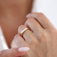Load image into Gallery viewer, Gold Signet Ring, 14k Gold, Seal Ring, Stacking Jewelry, Unisex Jewelry, Pinky Ring, Retro Ring, Birthday, Rose Gold, Graduation