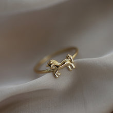 Load image into Gallery viewer, Gold Horse Ring, Minimal Stackable Ring, Equestrian, Everyday Jewelry, Mother's Day, Birthday, Astrology, Crab Ring, Gift for Her, 14K