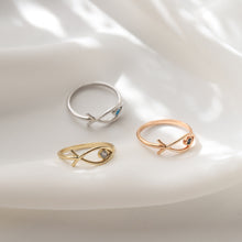 Load image into Gallery viewer, 14K Gold Fish Ring, Minimal Everyday Jewelry, Dainty Gold Stacking Ring, Good Luck, Gift for Her, Marine Jewelry, Summer Accessories,