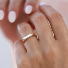 Load image into Gallery viewer, Gold Signet Ring, 14k Gold, Seal Ring, Stacking Jewelry, Unisex Jewelry, Pinky Ring, Retro Ring, Birthday, Rose Gold, Graduation