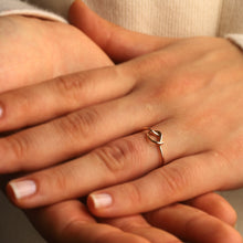 Load image into Gallery viewer, Love Knot Ring