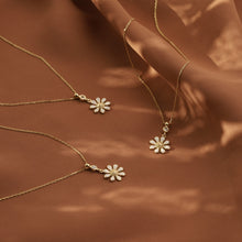 Load image into Gallery viewer, Dainty Daisy Necklace