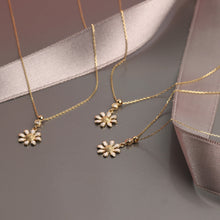 Load image into Gallery viewer, Dainty Daisy Necklace