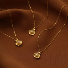 Load image into Gallery viewer, Seashell Pearl Necklace