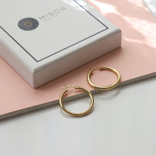 Load image into Gallery viewer, Simple Gold Hoop Earrings