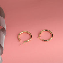 Load image into Gallery viewer, Simple Gold Hoop Earrings