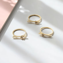 Load image into Gallery viewer, Gold Bar Star Ring