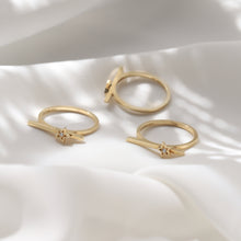 Load image into Gallery viewer, Gold Bar Star Ring
