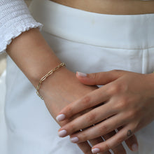 Load image into Gallery viewer, Medium Staple Chain Bracelet