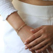 Load image into Gallery viewer, Medium Staple Chain Bracelet