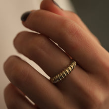Load image into Gallery viewer, Croissant Dome Ring