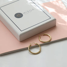 Load image into Gallery viewer, Simple Gold Hoop Earrings