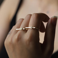 Load image into Gallery viewer, Gold Bar Star Ring