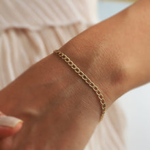 Load image into Gallery viewer, Oval Link Chain Bracelet