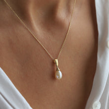 Load image into Gallery viewer, Pearl Necklace
