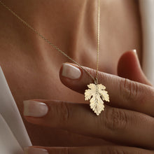 Load image into Gallery viewer, Leaf Pendant Necklace