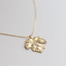 Load image into Gallery viewer, Leaf Pendant Necklace