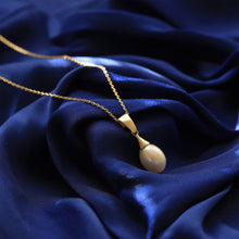 Load image into Gallery viewer, Pearl Necklace