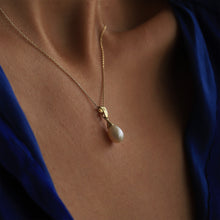 Load image into Gallery viewer, Pearl Necklace