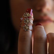 Load image into Gallery viewer, Flower Ring