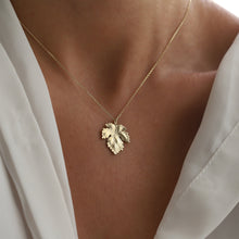 Load image into Gallery viewer, Leaf Pendant Necklace