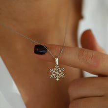 Load image into Gallery viewer, Snowflake Necklace