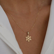 Load image into Gallery viewer, Snowflake Necklace