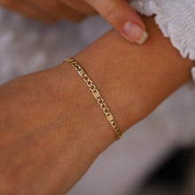 Load image into Gallery viewer, Special Design Figaro Bracelet