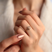 Load image into Gallery viewer, Hollow Clover Leaf Ring