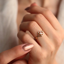 Load image into Gallery viewer, Hollow Clover Leaf Ring