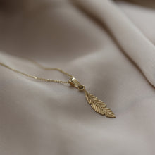 Load image into Gallery viewer, Feather Necklace