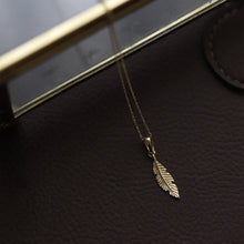 Load image into Gallery viewer, Feather Necklace