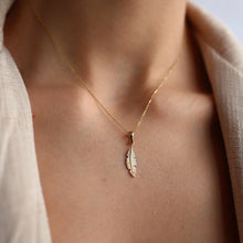 Load image into Gallery viewer, Feather Necklace