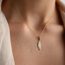 Load image into Gallery viewer, Feather Necklace