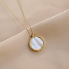 Load image into Gallery viewer, Round Mother of Pearl Necklace