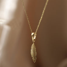 Load image into Gallery viewer, Feather Necklace