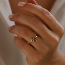 Load image into Gallery viewer, Hollow Clover Leaf Ring