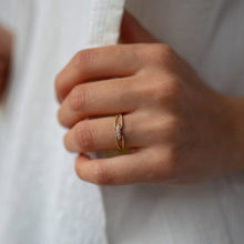 Load image into Gallery viewer, Double Stranded Diamond Ring