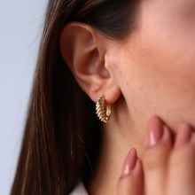 Load image into Gallery viewer, Croissant Hoop Earrings