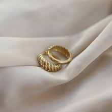 Load image into Gallery viewer, Croissant Hoop Earrings