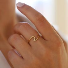 Load image into Gallery viewer, Gold Wave Ring
