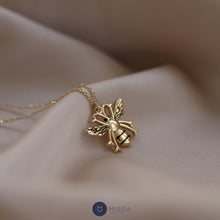 Load image into Gallery viewer, Wasp Pendant Necklace
