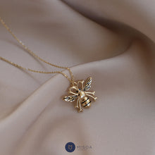 Load image into Gallery viewer, Wasp Pendant Necklace