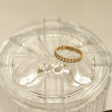 Load image into Gallery viewer, Thin Knot Curb Chain Ring