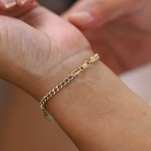 Load image into Gallery viewer, Six Diamond 3mm Curb Chain Bracelet