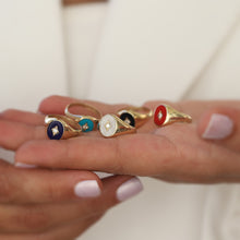 Load image into Gallery viewer, Gold Signet Ring