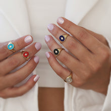 Load image into Gallery viewer, Gold Signet Ring