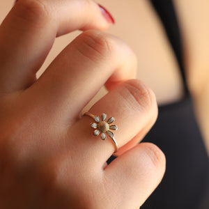 14K Gold Flower Ring, Gold Ring, Minimalist, Daisy Charm, Gift for Her, Mother's Day, Dainty Stacking Ring, Anniversary, Christmas Present